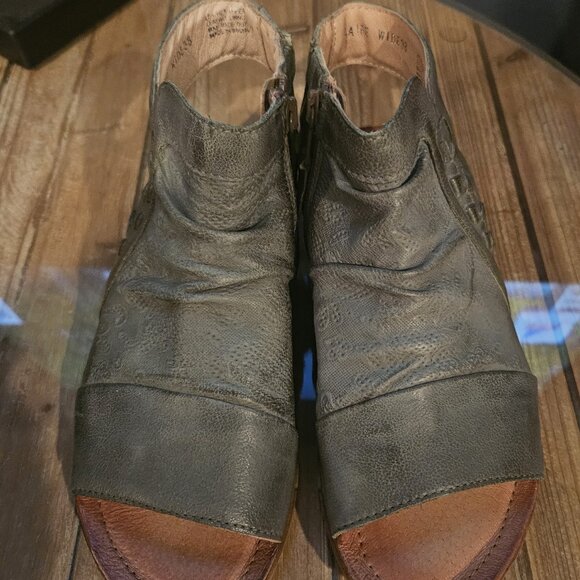 NEW Miz Mooz Wide Width Leather Rutched Sandals - Flaire - Picture 2 of 4